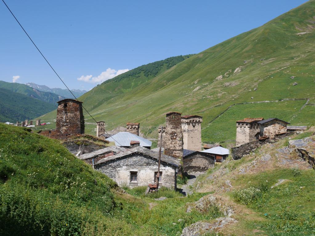 Chazhashi Guesthouse Ushguli Exteriör bild